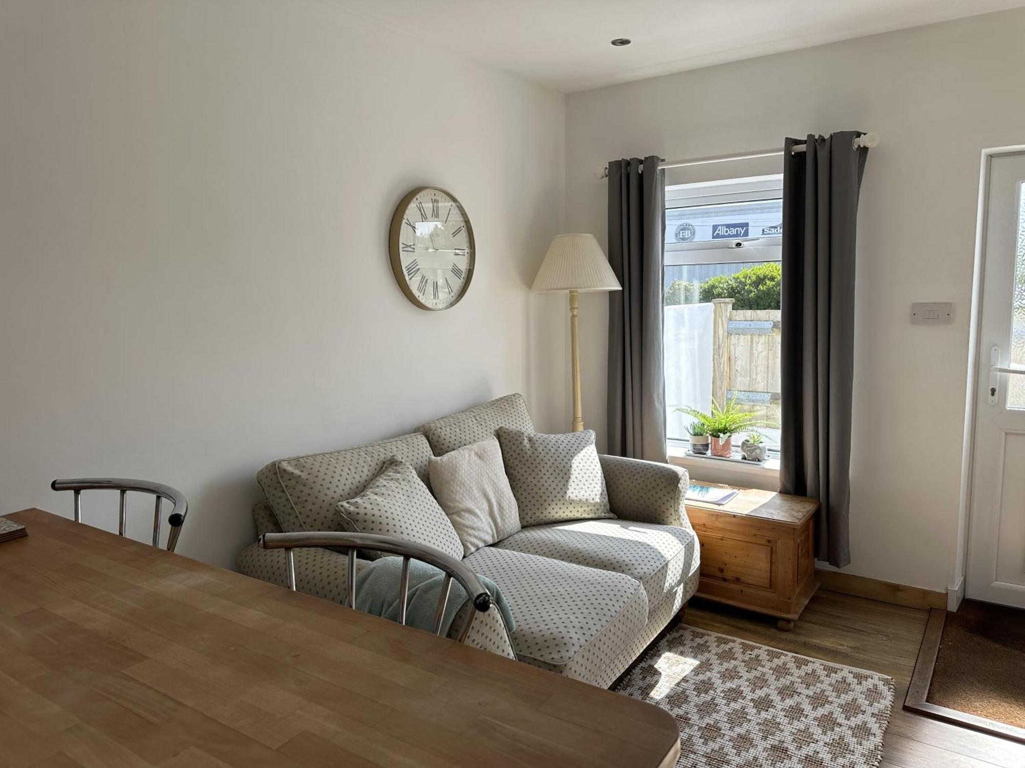 Cozy Coastal Lodge In Hayle Exterior photo